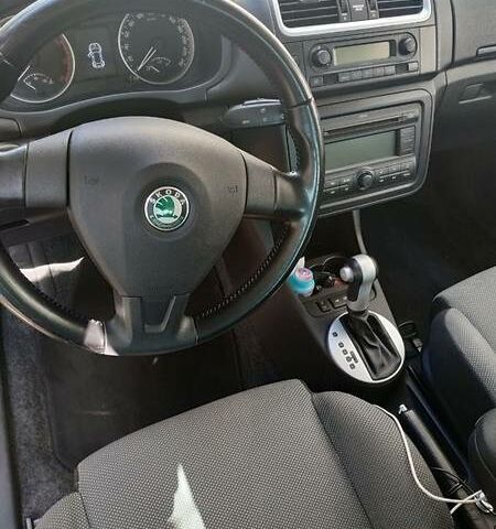 Черный Шкода Фабия, объемом двигателя 1.6 л и пробегом 171 тыс. км за 6900 $, фото 5 на Automoto.ua