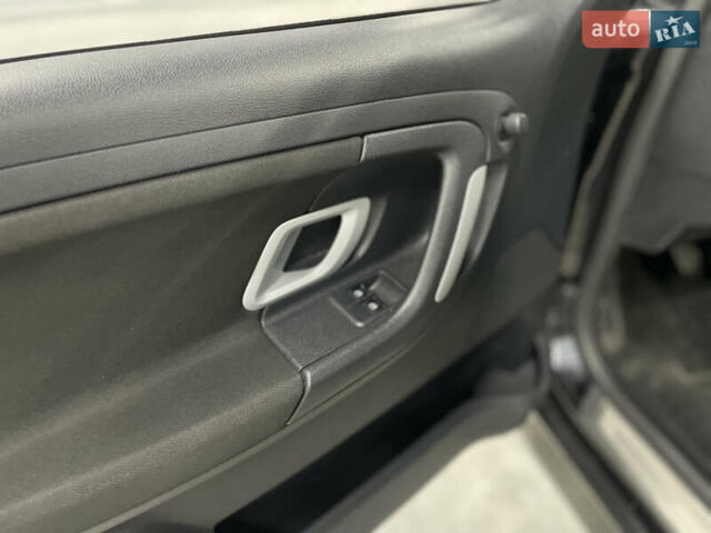 Чорний Шкода Фабія, об'ємом двигуна 1.6 л та пробігом 260 тис. км за 5950 $, фото 11 на Automoto.ua