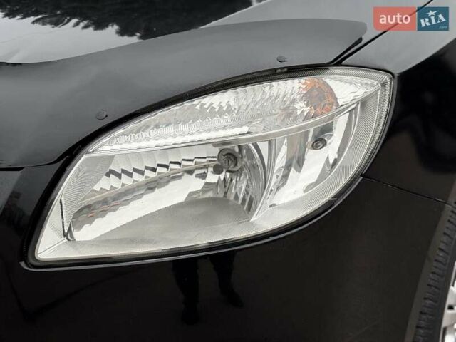 Черный Шкода Фабия, объемом двигателя 1.2 л и пробегом 225 тыс. км за 3250 $, фото 6 на Automoto.ua