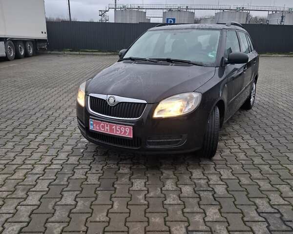 Черный Шкода Фабия, объемом двигателя 1.39 л и пробегом 227 тыс. км за 5499 $, фото 1 на Automoto.ua