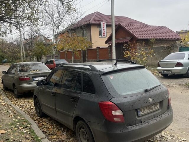 Черный Шкода Фабия, объемом двигателя 1.4 л и пробегом 200 тыс. км за 3600 $, фото 2 на Automoto.ua