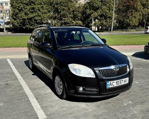 Черный Шкода Фабия, объемом двигателя 1.39 л и пробегом 287 тыс. км за 5000 $, фото 1 на Automoto.ua