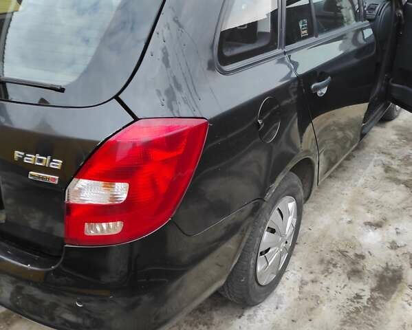 Черный Шкода Фабия, объемом двигателя 1.42 л и пробегом 354 тыс. км за 4500 $, фото 3 на Automoto.ua