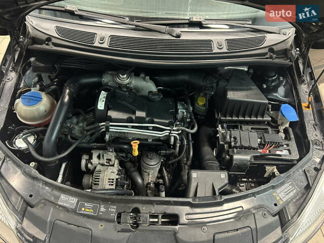 Черный Шкода Фабия, объемом двигателя 1.42 л и пробегом 206 тыс. км за 3600 $, фото 11 на Automoto.ua