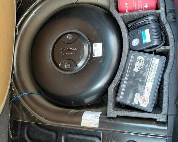 Черный Шкода Фабия, объемом двигателя 1.4 л и пробегом 233 тыс. км за 5300 $, фото 25 на Automoto.ua