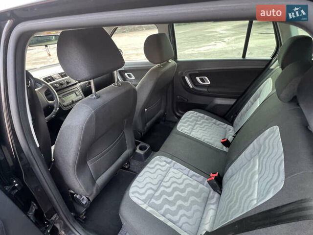 Черный Шкода Фабия, объемом двигателя 0 л и пробегом 202 тыс. км за 5200 $, фото 8 на Automoto.ua