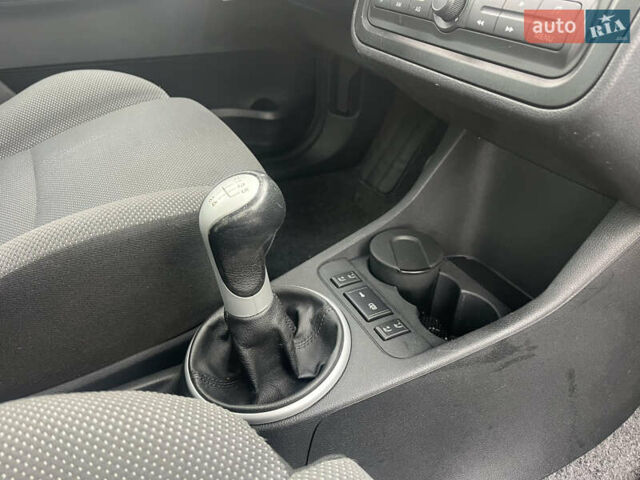 Черный Шкода Фабия, объемом двигателя 1.6 л и пробегом 169 тыс. км за 6350 $, фото 55 на Automoto.ua