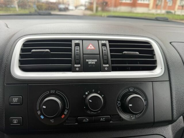 Черный Шкода Фабия, объемом двигателя 1.6 л и пробегом 195 тыс. км за 6500 $, фото 13 на Automoto.ua