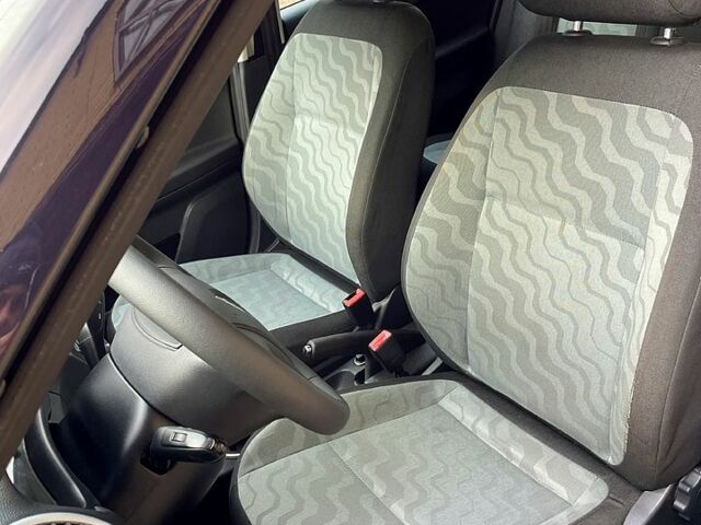 Черный Шкода Фабия, объемом двигателя 1.6 л и пробегом 185 тыс. км за 6100 $, фото 9 на Automoto.ua