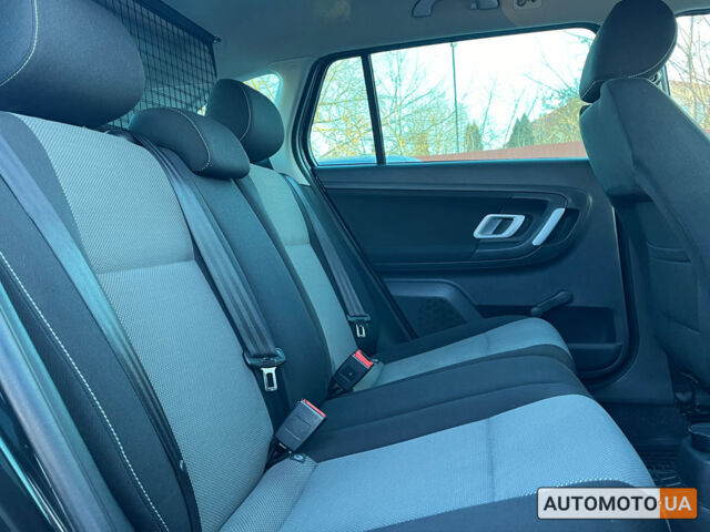 Черный Шкода Фабия, объемом двигателя 1.4 л и пробегом 190 тыс. км за 5400 $, фото 16 на Automoto.ua