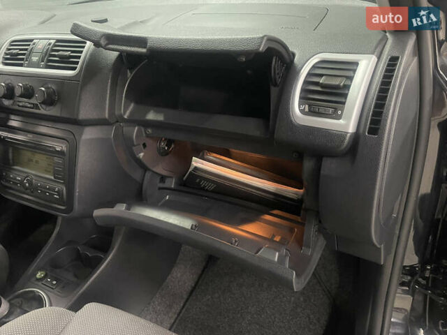 Чорний Шкода Фабія, об'ємом двигуна 1.6 л та пробігом 260 тис. км за 5950 $, фото 18 на Automoto.ua