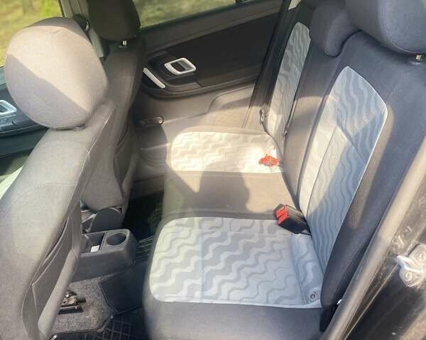 Черный Шкода Фабия, объемом двигателя 1.2 л и пробегом 250 тыс. км за 4500 $, фото 8 на Automoto.ua