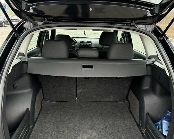 Черный Шкода Фабия, объемом двигателя 1.2 л и пробегом 170 тыс. км за 4650 $, фото 5 на Automoto.ua