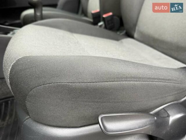 Черный Шкода Фабия, объемом двигателя 1.2 л и пробегом 225 тыс. км за 3250 $, фото 41 на Automoto.ua