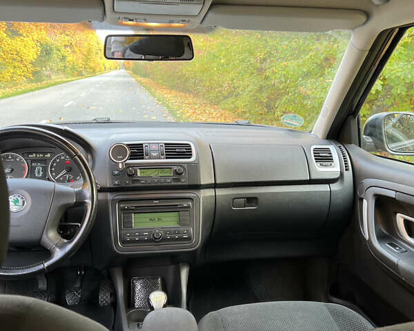 Черный Шкода Фабия, объемом двигателя 1.6 л и пробегом 166 тыс. км за 6800 $, фото 15 на Automoto.ua
