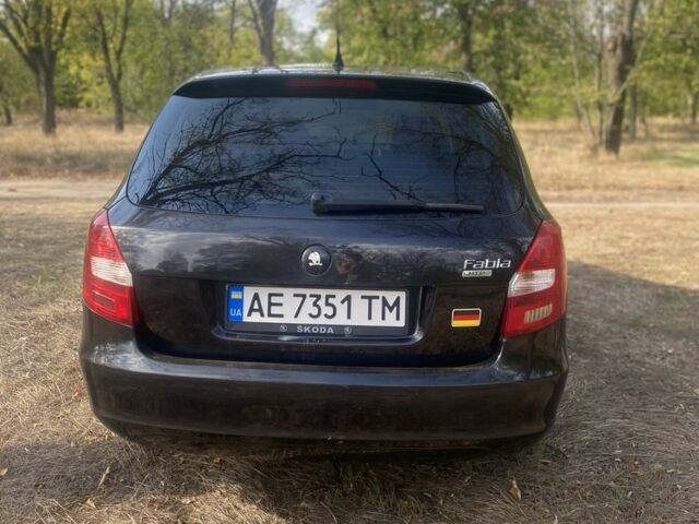 Черный Шкода Фабия, объемом двигателя 1.2 л и пробегом 250 тыс. км за 4400 $, фото 2 на Automoto.ua