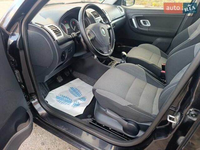 Черный Шкода Фабия, объемом двигателя 1.4 л и пробегом 219 тыс. км за 5999 $, фото 7 на Automoto.ua