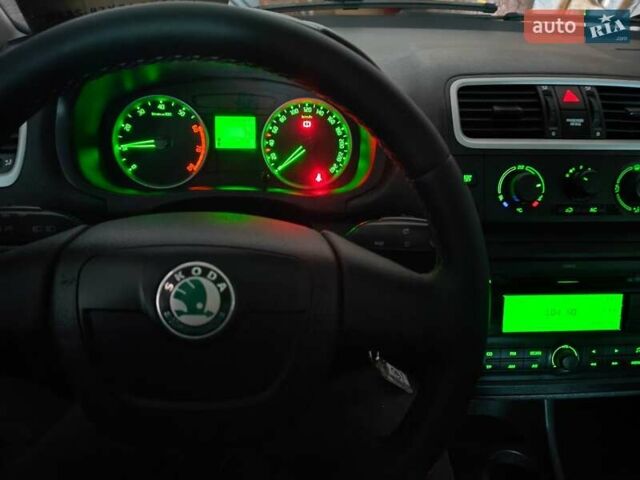 Черный Шкода Фабия, объемом двигателя 1.4 л и пробегом 212 тыс. км за 6200 $, фото 7 на Automoto.ua