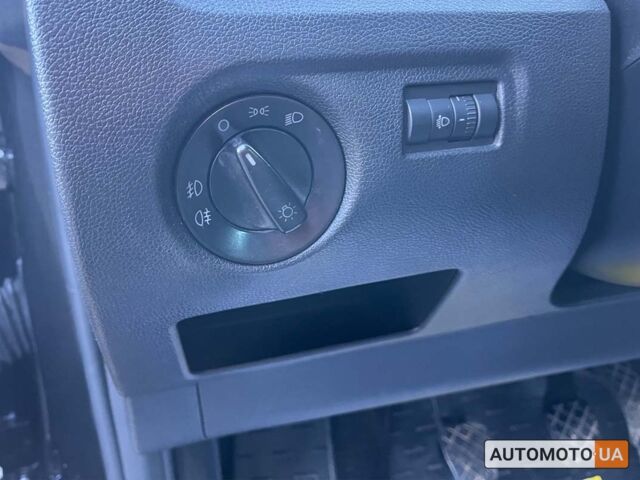 Черный Шкода Фабия, объемом двигателя 1.4 л и пробегом 190 тыс. км за 5400 $, фото 7 на Automoto.ua