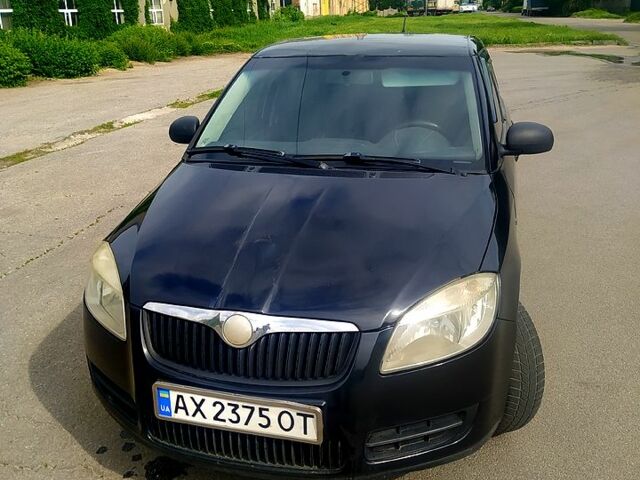 Черный Шкода Фабия, объемом двигателя 1.2 л и пробегом 240 тыс. км за 3100 $, фото 1 на Automoto.ua