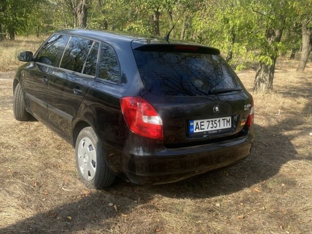 Черный Шкода Фабия, объемом двигателя 1.2 л и пробегом 250 тыс. км за 4400 $, фото 1 на Automoto.ua