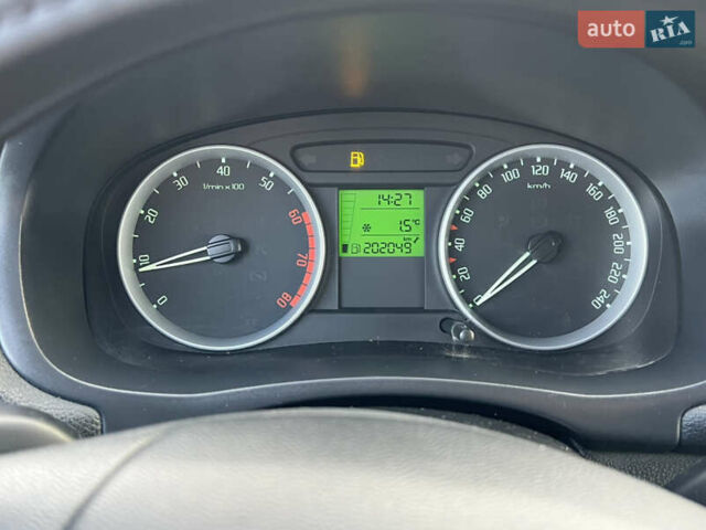 Черный Шкода Фабия, объемом двигателя 0 л и пробегом 202 тыс. км за 5200 $, фото 9 на Automoto.ua