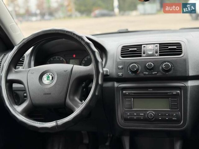 Черный Шкода Фабия, объемом двигателя 1.2 л и пробегом 225 тыс. км за 3250 $, фото 48 на Automoto.ua