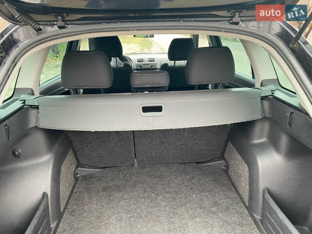 Черный Шкода Фабия, объемом двигателя 1.39 л и пробегом 210 тыс. км за 5800 $, фото 6 на Automoto.ua
