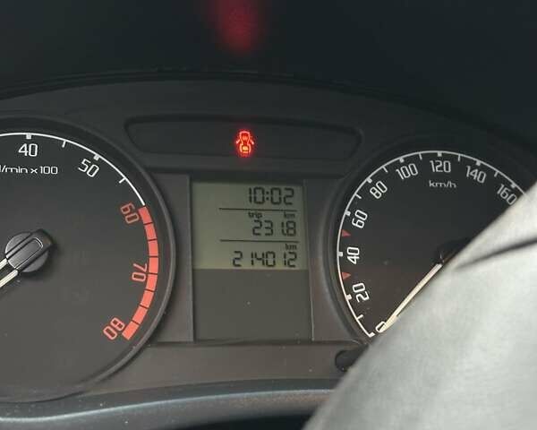 Черный Шкода Фабия, объемом двигателя 1.39 л и пробегом 214 тыс. км за 4700 $, фото 11 на Automoto.ua