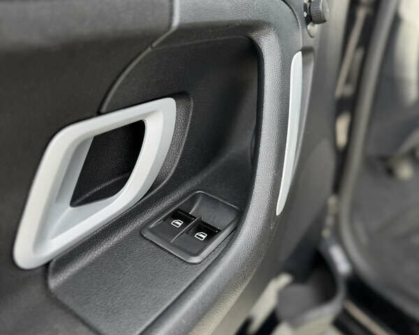 Чорний Шкода Фабія, об'ємом двигуна 1.6 л та пробігом 219 тис. км за 6500 $, фото 25 на Automoto.ua