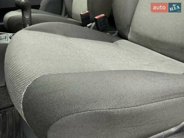 Черный Шкода Фабия, объемом двигателя 1.2 л и пробегом 225 тыс. км за 3250 $, фото 42 на Automoto.ua