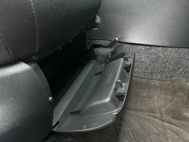 Черный Шкода Фабия, объемом двигателя 1.6 л и пробегом 195 тыс. км за 6500 $, фото 18 на Automoto.ua