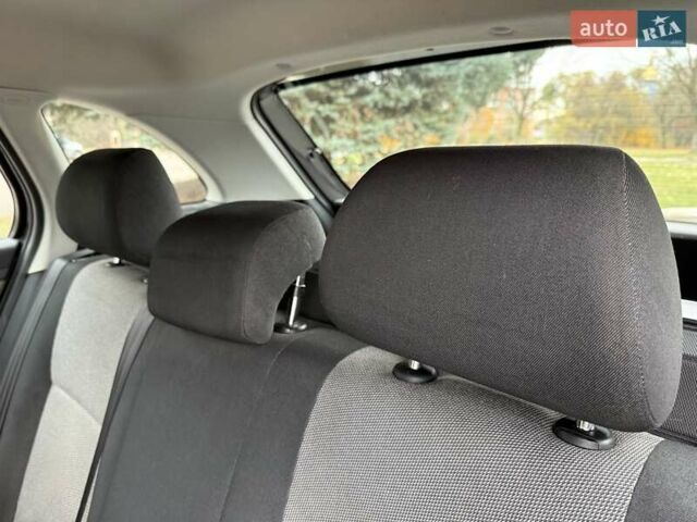 Черный Шкода Фабия, объемом двигателя 1.2 л и пробегом 225 тыс. км за 3250 $, фото 39 на Automoto.ua