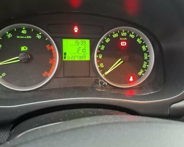 Черный Шкода Фабия, объемом двигателя 1.39 л и пробегом 227 тыс. км за 5499 $, фото 9 на Automoto.ua