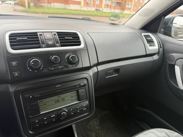 Черный Шкода Фабия, объемом двигателя 1.6 л и пробегом 195 тыс. км за 6500 $, фото 12 на Automoto.ua