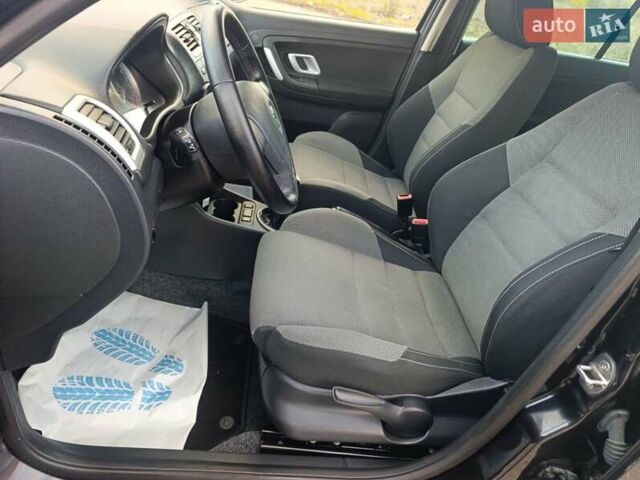 Черный Шкода Фабия, объемом двигателя 1.4 л и пробегом 219 тыс. км за 5999 $, фото 2 на Automoto.ua