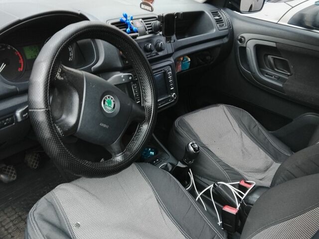 Черный Шкода Фабия, объемом двигателя 1.2 л и пробегом 317 тыс. км за 3300 $, фото 4 на Automoto.ua