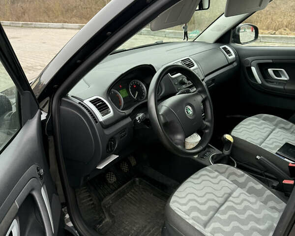 Черный Шкода Фабия, объемом двигателя 1.2 л и пробегом 170 тыс. км за 4650 $, фото 6 на Automoto.ua