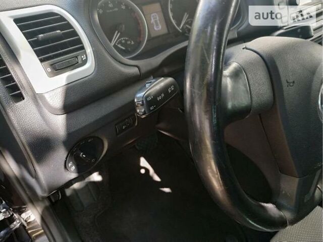 Черный Шкода Фабия, объемом двигателя 1.6 л и пробегом 171 тыс. км за 6900 $, фото 6 на Automoto.ua