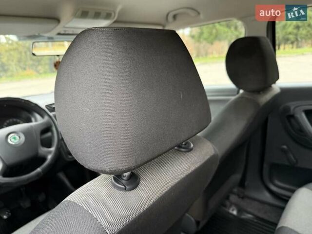 Черный Шкода Фабия, объемом двигателя 1.2 л и пробегом 225 тыс. км за 3250 $, фото 40 на Automoto.ua