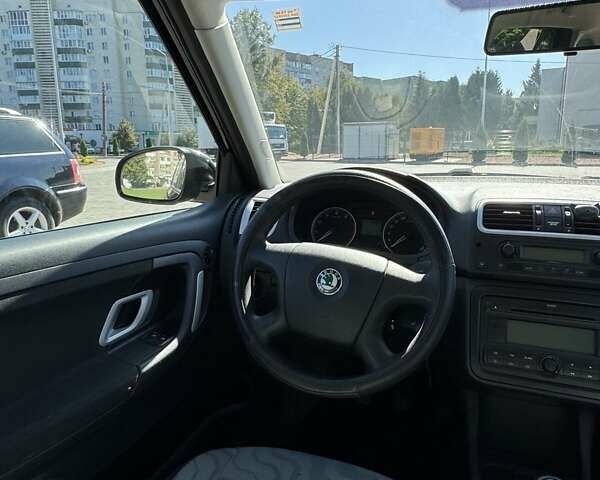 Черный Шкода Фабия, объемом двигателя 1.39 л и пробегом 287 тыс. км за 5000 $, фото 13 на Automoto.ua