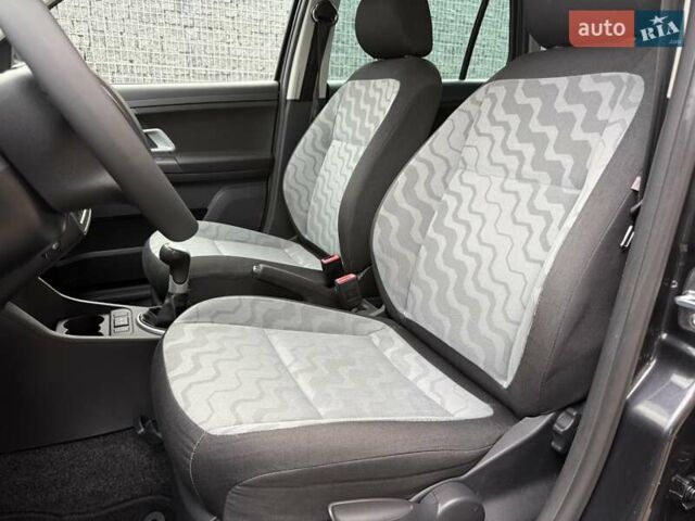 Черный Шкода Фабия, объемом двигателя 1.39 л и пробегом 195 тыс. км за 5250 $, фото 37 на Automoto.ua