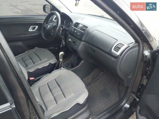 Черный Шкода Фабия, объемом двигателя 1.39 л и пробегом 346 тыс. км за 3500 $, фото 8 на Automoto.ua