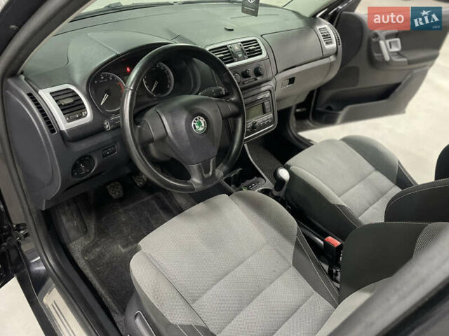 Чорний Шкода Фабія, об'ємом двигуна 1.6 л та пробігом 260 тис. км за 5950 $, фото 3 на Automoto.ua