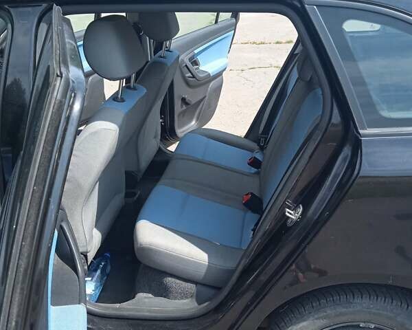 Черный Шкода Фабия, объемом двигателя 1.2 л и пробегом 227 тыс. км за 4200 $, фото 4 на Automoto.ua