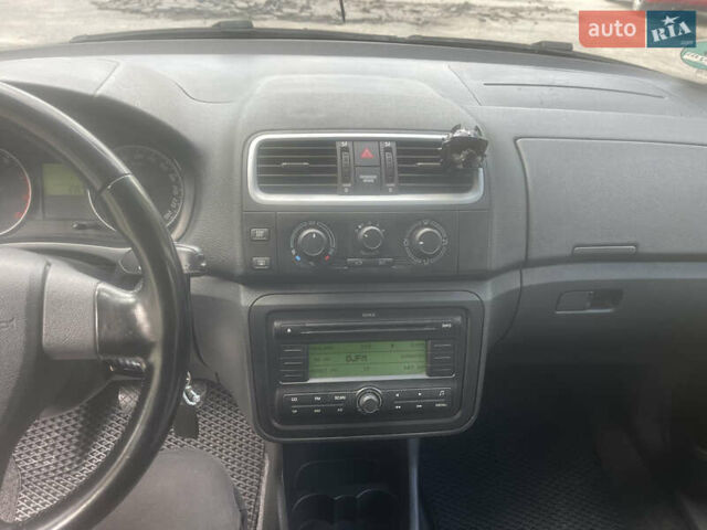 Черный Шкода Фабия, объемом двигателя 1.6 л и пробегом 230 тыс. км за 6200 $, фото 27 на Automoto.ua