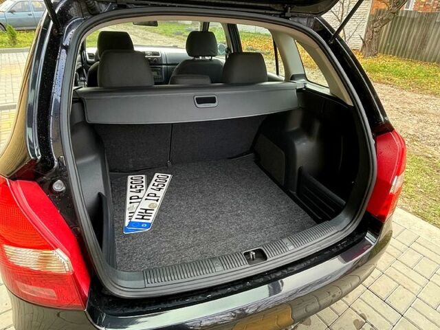 Черный Шкода Фабия, объемом двигателя 1.6 л и пробегом 185 тыс. км за 6100 $, фото 12 на Automoto.ua