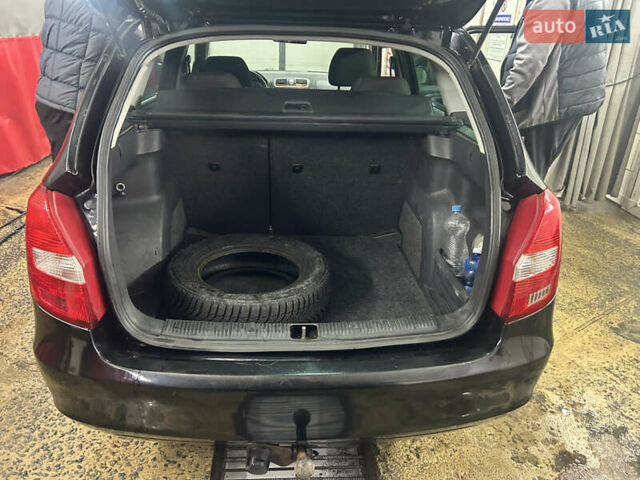 Черный Шкода Фабия, объемом двигателя 1.42 л и пробегом 206 тыс. км за 3600 $, фото 1 на Automoto.ua