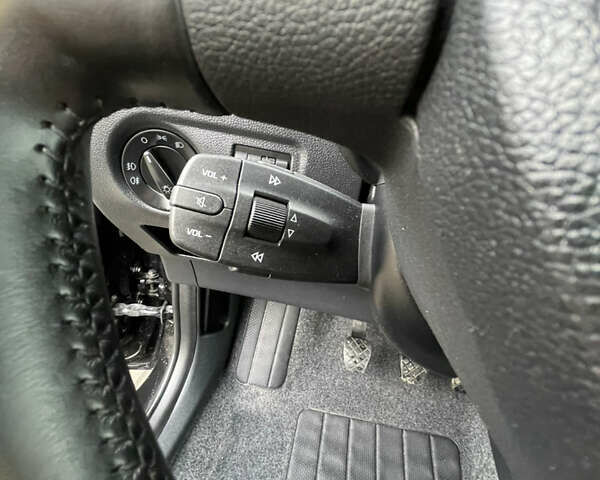 Чорний Шкода Фабія, об'ємом двигуна 1.6 л та пробігом 212 тис. км за 6100 $, фото 20 на Automoto.ua