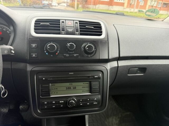 Черный Шкода Фабия, объемом двигателя 1.6 л и пробегом 195 тыс. км за 6500 $, фото 14 на Automoto.ua